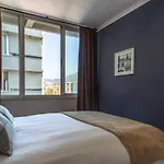Rooftop City Views, Pool And Gym